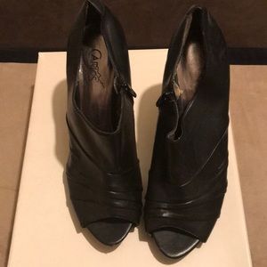 Black Carlos Santana peep-toe Booties